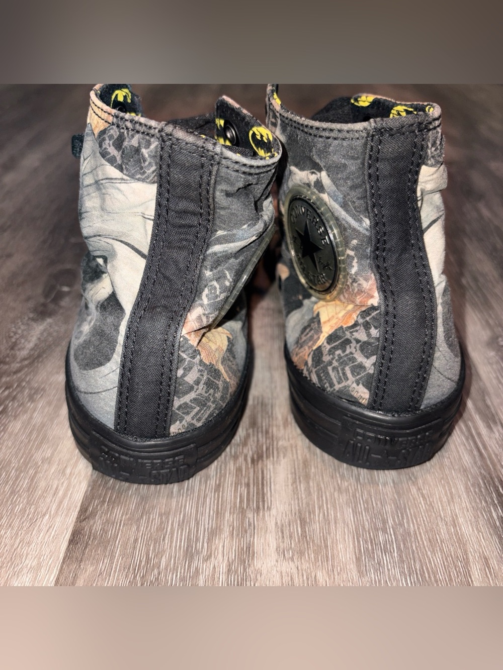 DC Comics x Converse Chuck Taylor All Star High Batman - Size 7 Men’s 9 Women’s - Picture 3 of 10